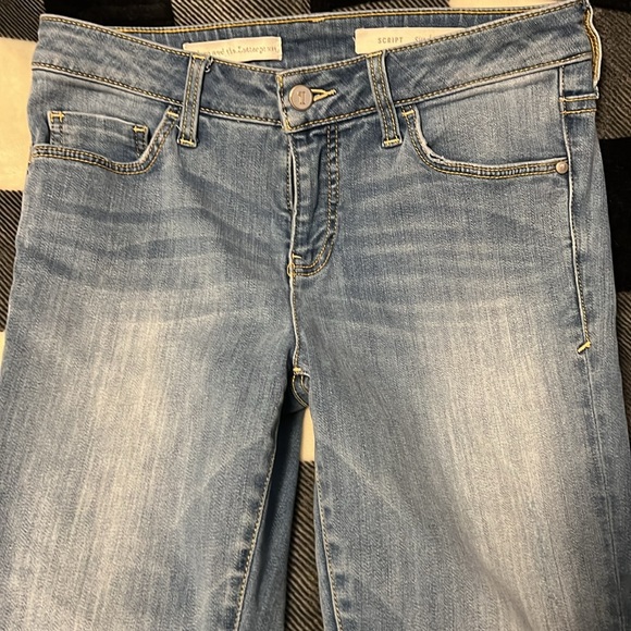 Pilcro and the Letterpress Script Jeans. Size 28 - Picture 2 of 16